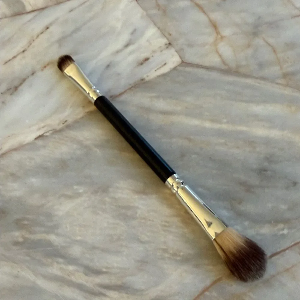 Dual-Ended‎ Makeup Brush
